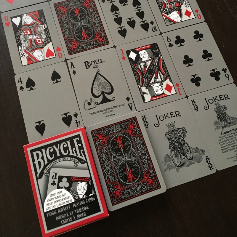 Bicycle Tragic Royalty (poker deck) Lot de 3 + Lampe UV